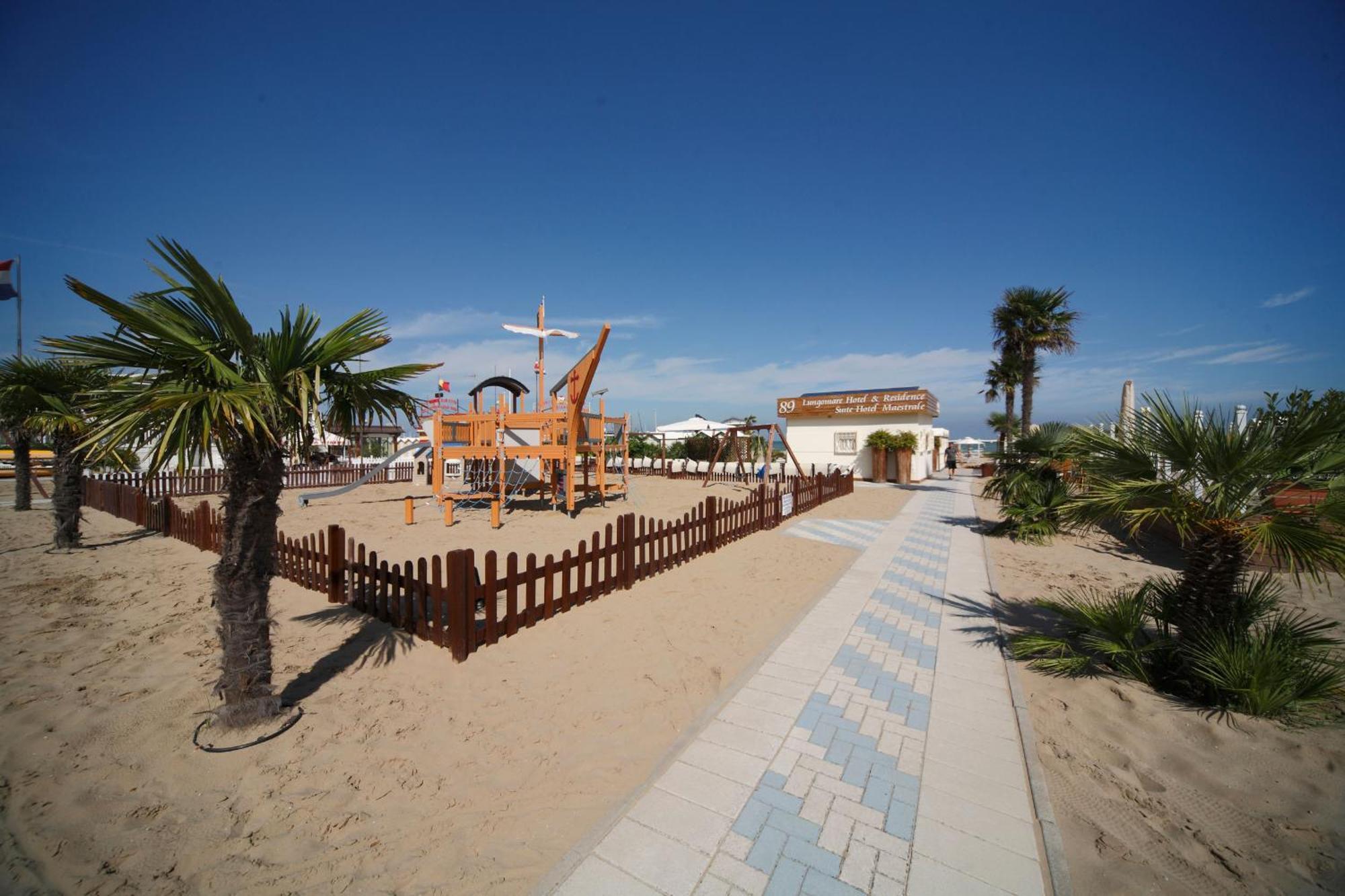 Hotel Maestrale Riccione Exterior foto